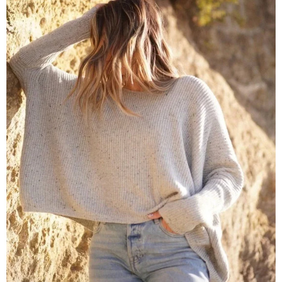 Carly Jean Los Angeles Sweaters - Carly Jean Los Angeles CJLA Sweater Womens S/M Gray Knit V-Neck Oversized Ribbed